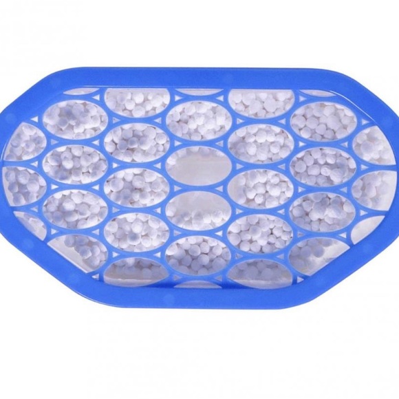 Damp Trap - Absorbs Moisture and Odour - Picture 2 of 3